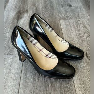 BURBERRY Round Toe Black Patent Leather Heels Pump Shoes | Size 36
